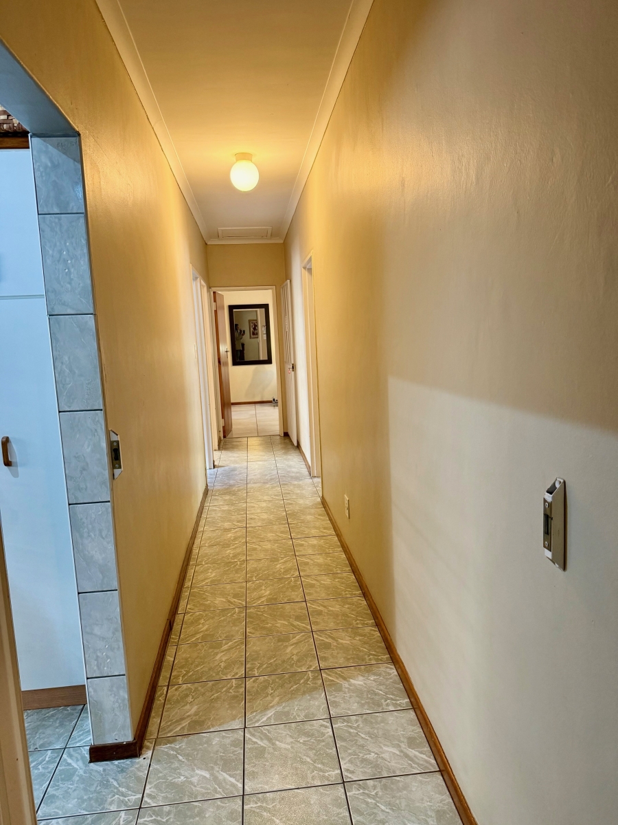 3 Bedroom Property for Sale in Bergzicht Western Cape